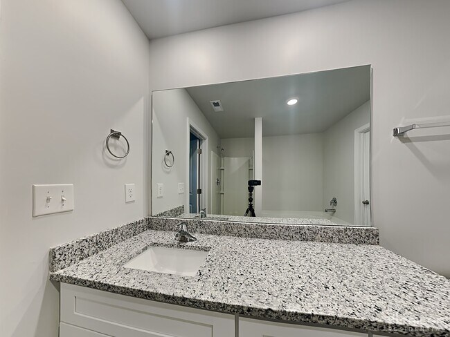 Building Photo - 127 Harvest Cir