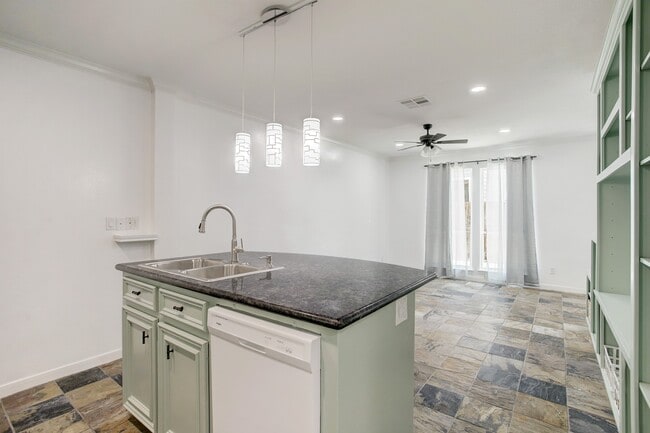 Building Photo - 1510 Rosalie St