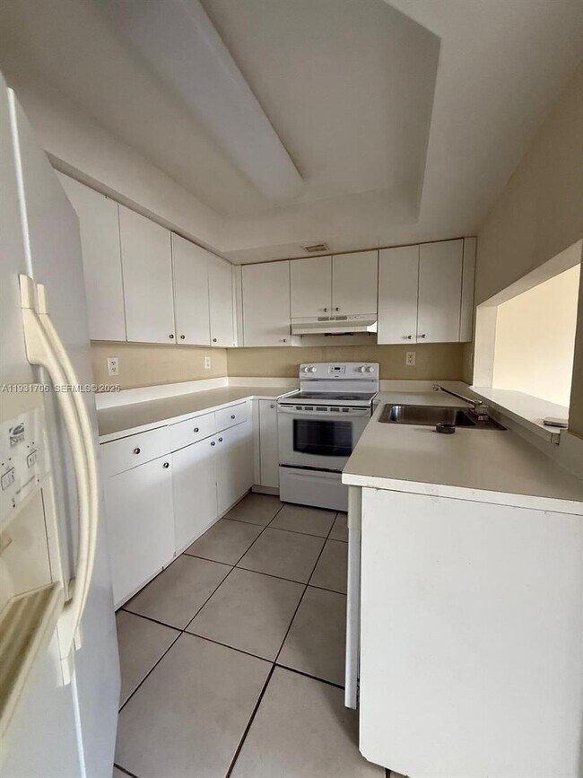 Building Photo - 8255 SW 152nd Ave