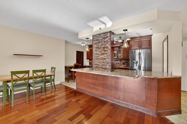 Building Photo - 25 Rockledge Ave