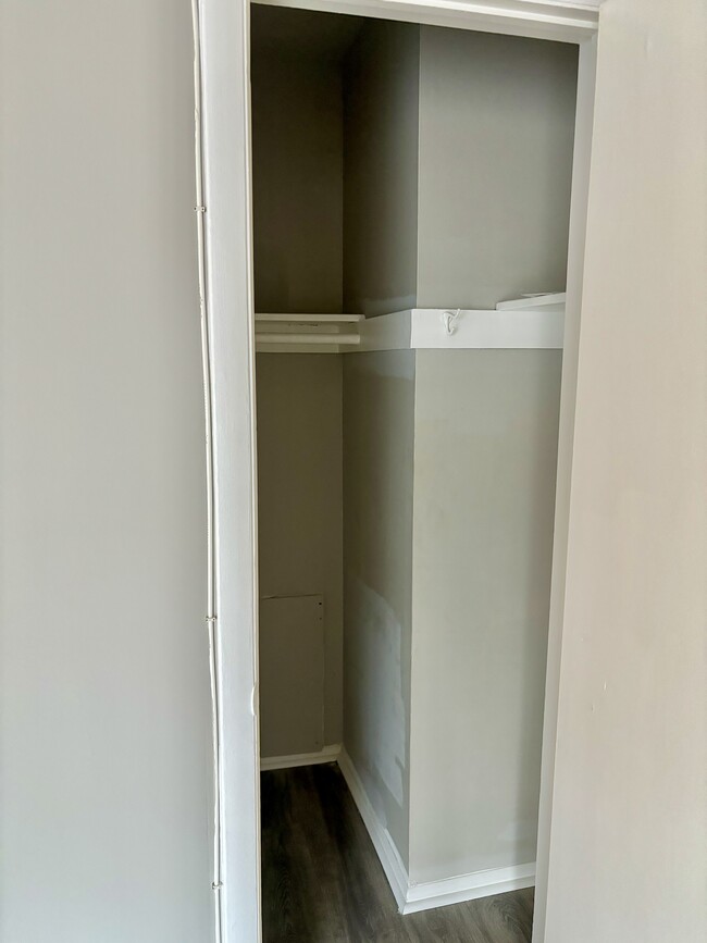 Huge walk-in coat/storage area - 3801 Swann Rd