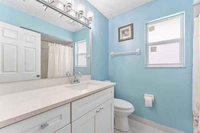 Building Photo - 1622 SW Realty St