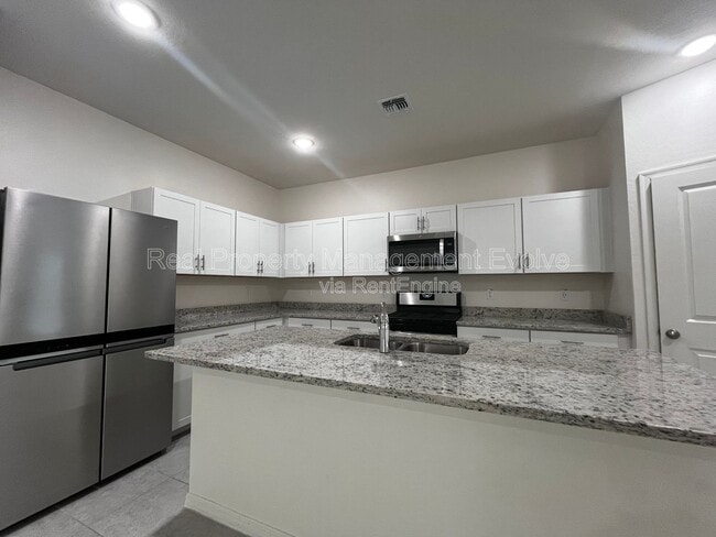 Building Photo - 19434 W Hazelwood St