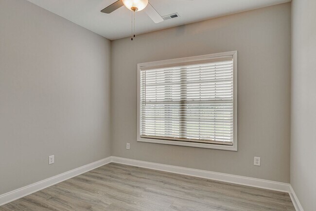 Building Photo - 207 Jesse Dr