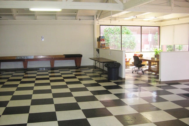 Building Photo - Cascadian Terrace