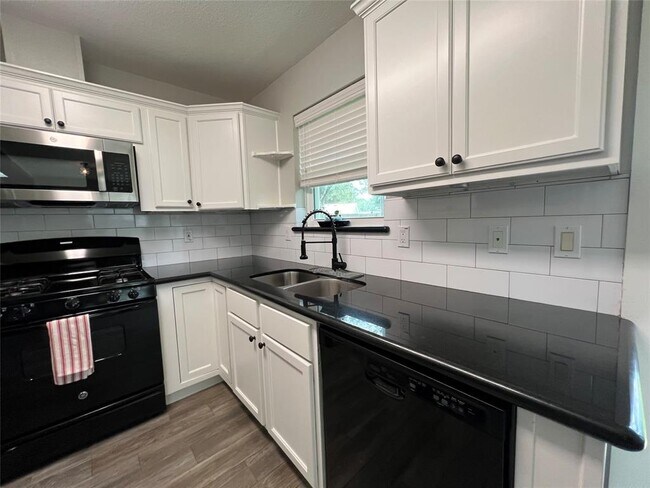 Building Photo - 3215 Keywood Ln
