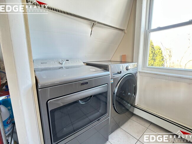 Building Photo - 287 Market St