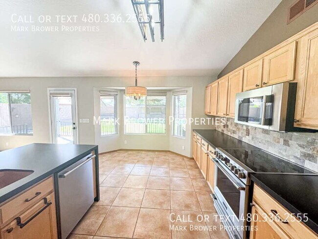 Building Photo - 566 S Esmeralda