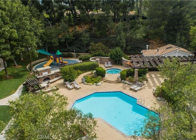 Building Photo - Townhome for Lease  in Valencia!