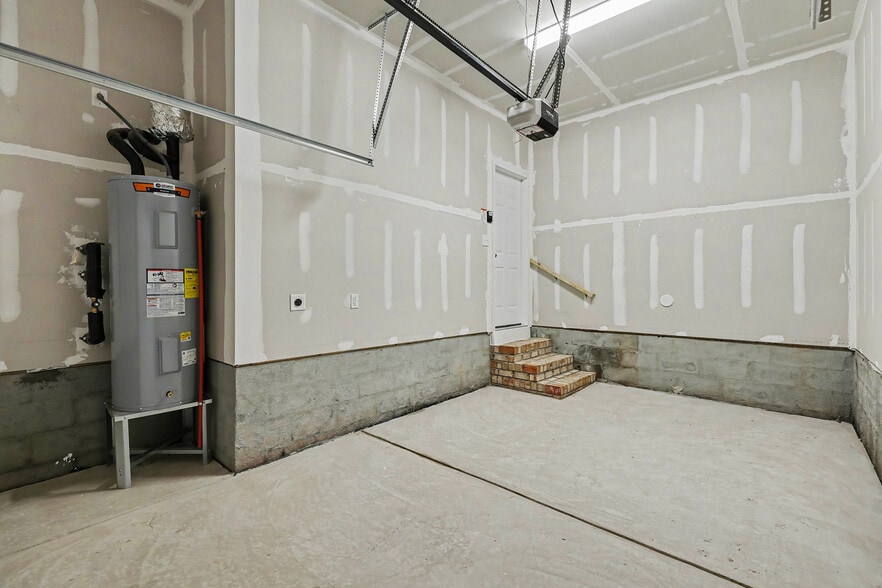 Building Photo - 2911 Herringbone Rd