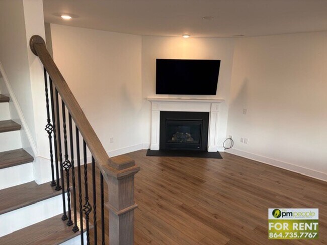 Building Photo - 3/2.5 Townhome in Excellent Greenville/Travelers Rest Location!