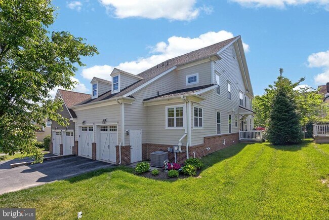 Building Photo - 121 Shilling Ave