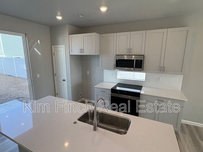 Building Photo - 56 E Portico Ln
