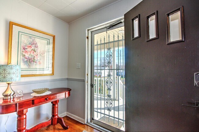 Building Photo - 1624 Edgemont Ave