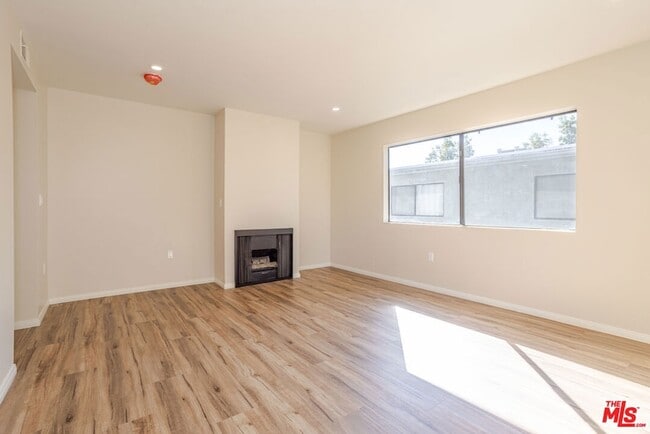 Building Photo - 9140 Burnet Ave