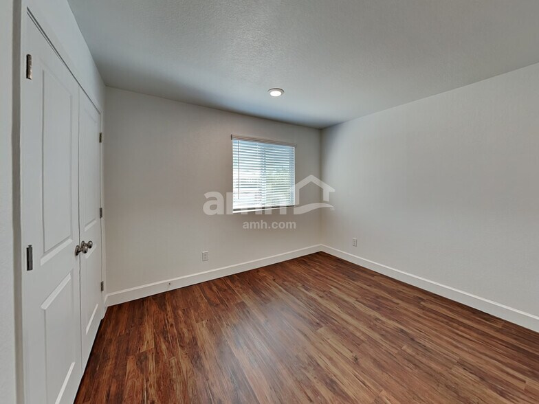 Building Photo - 4215 W St Charles Ave