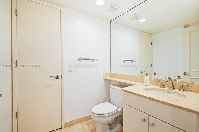 Building Photo - 765 Crandon Blvd
