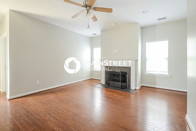 Building Photo - 1068 Fairbank Ln