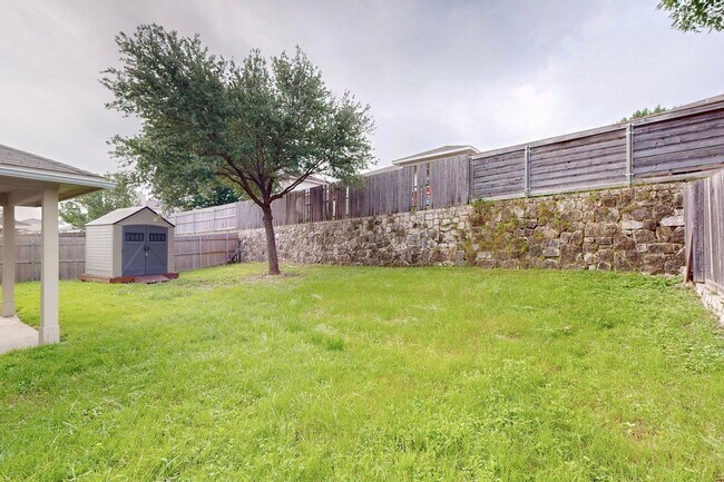 Building Photo - Spacious Family Home with Room to Grow