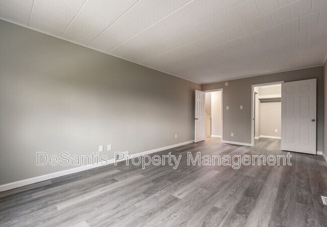 Building Photo - 2207 Aurora Dr