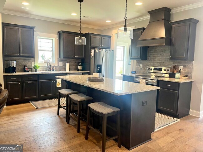 Building Photo - 1180 Legend Dr