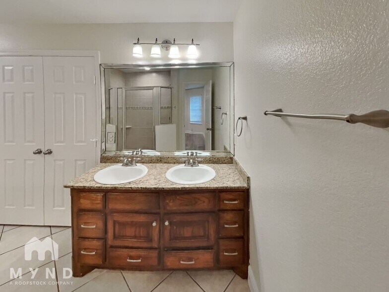 Building Photo - 2113 Tippy Terrace