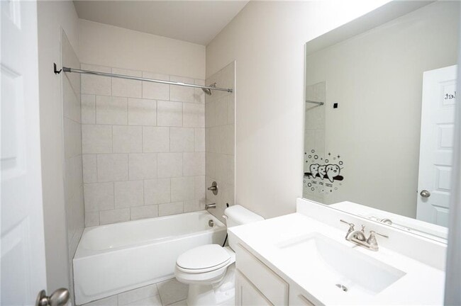 Building Photo - 2215 Manor Pointe Dr