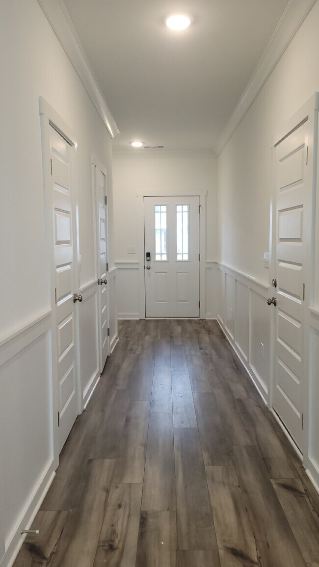 Building Photo - 7580 Discovery Pt Dr NW