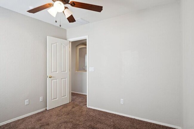 Building Photo - San Tan Heights