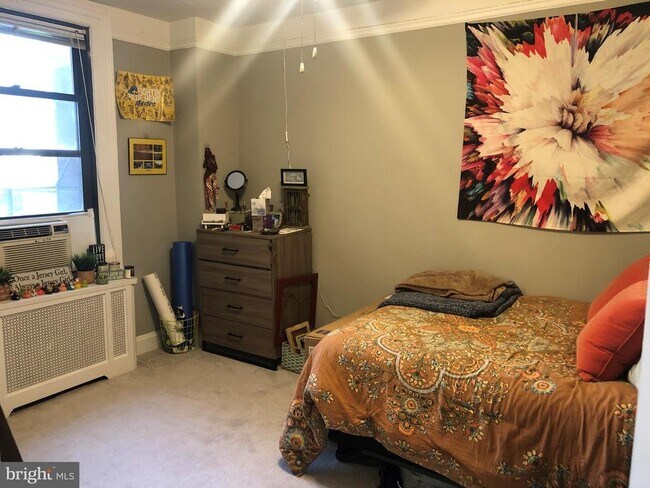 Building Photo - 2031 Locust St