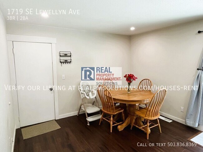 Building Photo - 1719 SE Lewellyn Ave