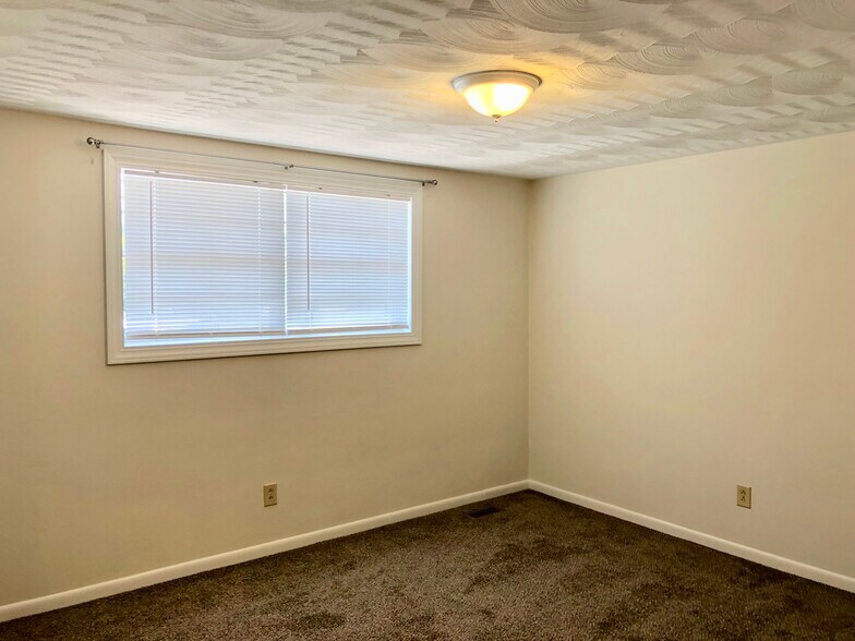 Building Photo - 1121 Northwest Blvd