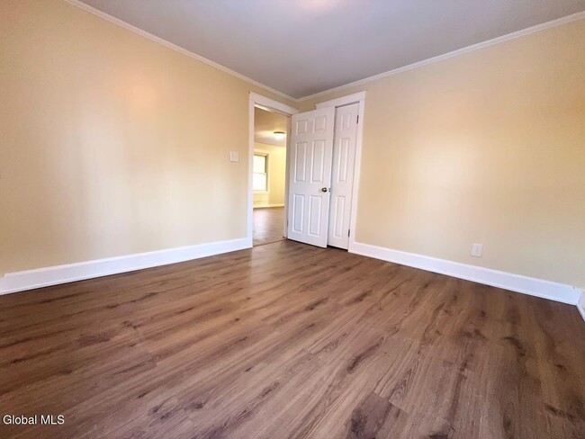 Building Photo - 314 Main St