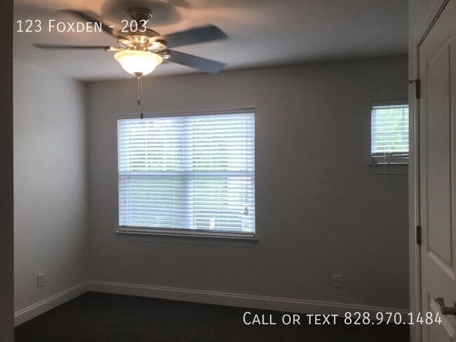 Building Photo - 123 Foxden-203