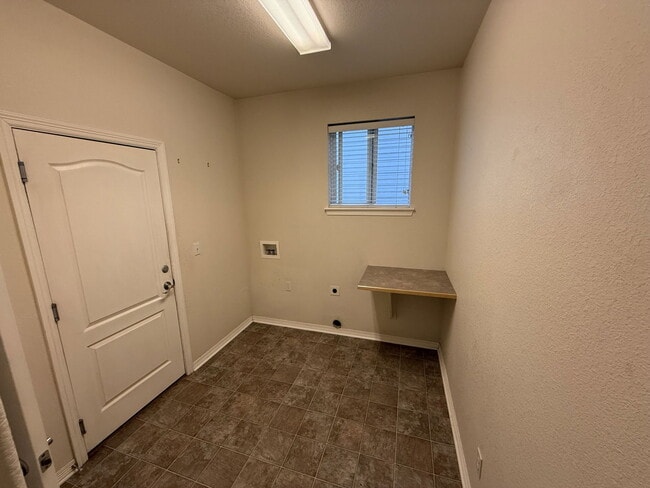 Building Photo - 8130 Lighthouse Ln