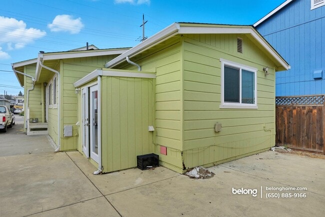 Building Photo - 210 N Delaware St