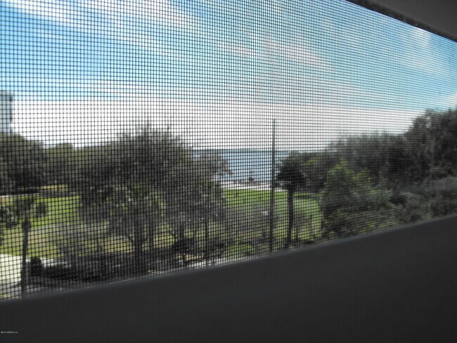 Building Photo - 1661 Riverside Ave