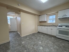 Building Photo - 380 East Ave