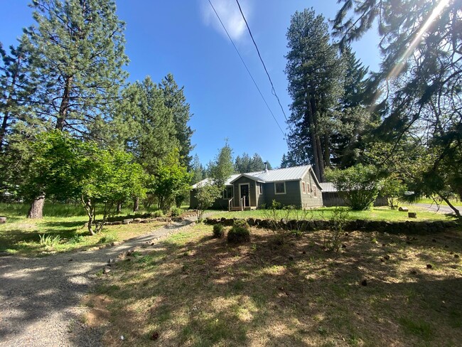 Building Photo - 3 Bedrooms | 2 Bath Home in Trout Lake, Wa...