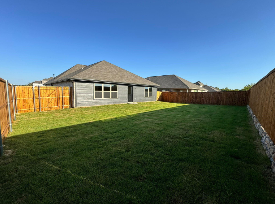 Building Photo - 3300 Kingdom Dr