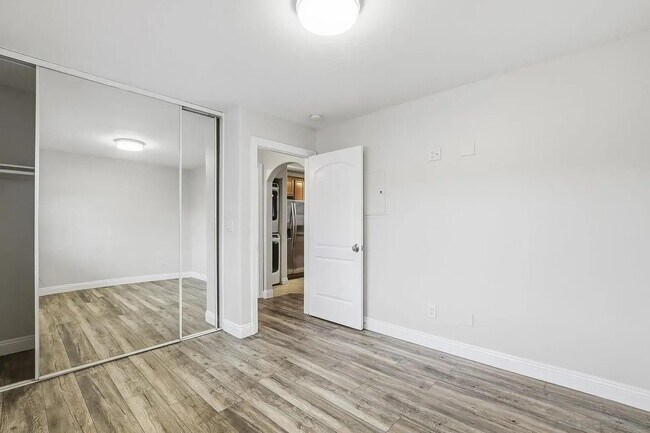 Building Photo - 800 N Mollison Ave