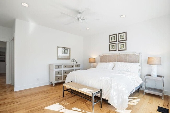 Building Photo - 110 E Blue Crab Loop