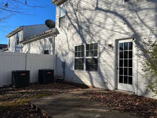 Building Photo - Laura Jeanne Luxury Townhome