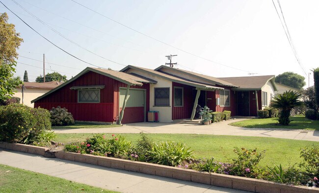Primary Photo - 13908-13930 Budlong Ave