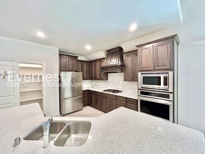 Building Photo - 10233 Marathon Ct