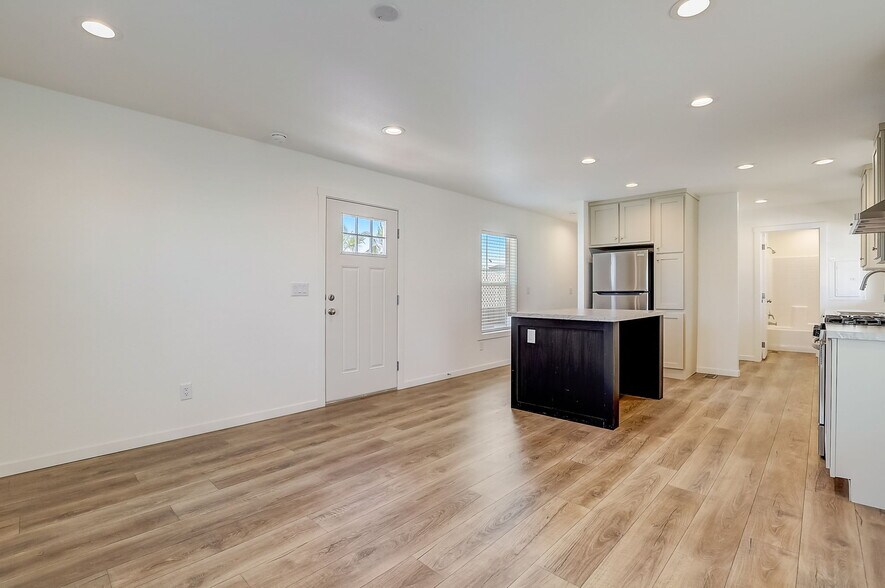 Building Photo - 3139 E Sahara Ave