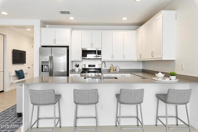 Building Photo - 16677 W Charlotte Dr