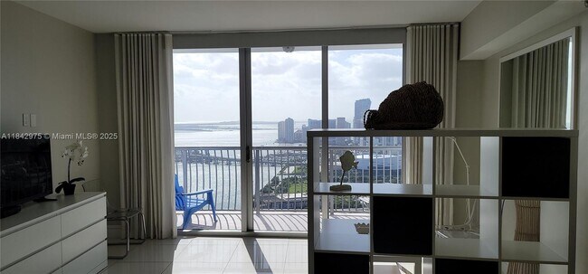 Building Photo - 1750 N Bayshore Dr
