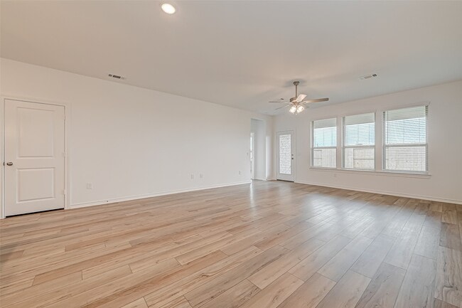 Building Photo - 1308 Tan Gable Ln