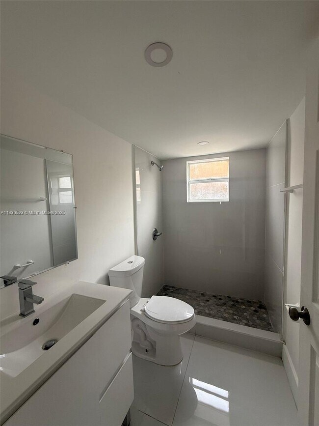 Building Photo - 5421 W 24th Ave